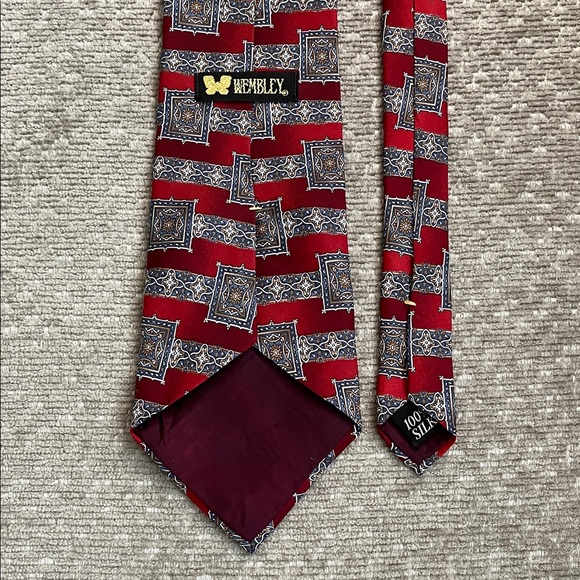 Wembley Burgundy Silk Tie w/ Intricate Design - Picture 1 of 6